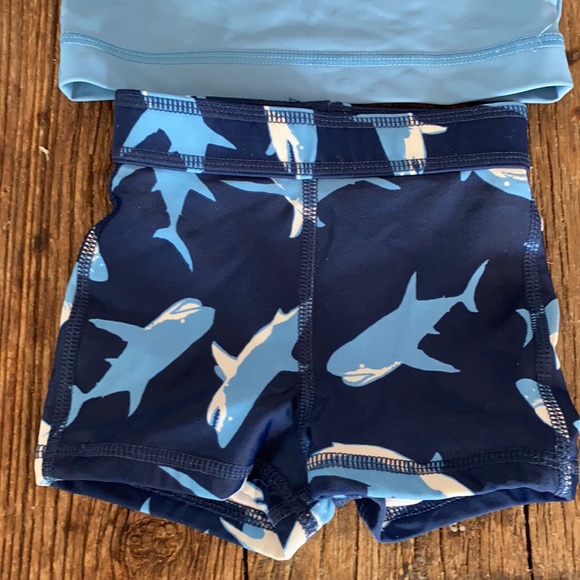 New Hanna Andersson Blue Shark Rashguard Swimsuit 6 - 12 Months - Picture 3 of 6